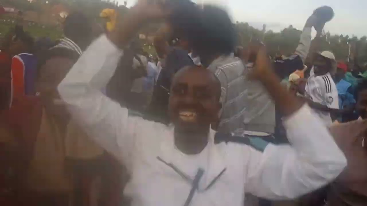 BWISHYURA🔥⚽:Reba ibyishimo byabafana nabayobozi ba bwishyura ubwo baribamaze gutwara igikombe.