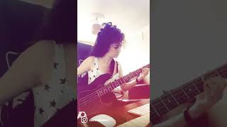 Just The Two Of Us bass cover - Will Smith version #shorts #basscover #femalebassplayer Resimi