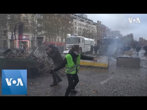 Police Turn Tear Gas, Water on French Fuel-Tax Protest