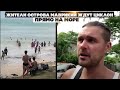 Жители острова Маврикий ждут циклон прямо на море. Для них это развлечение