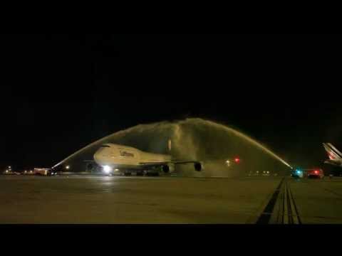 Lufthansa Boeing 747-8i receives water cannon salute at IGI airport New ...