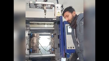 Robot install with Injection Molding machine