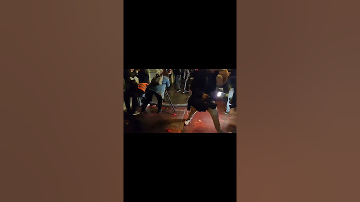 Demonstranti ispraznili cisternu sa fekalijama ispred Gradske kuće u Novom Sadu, razbijena vrata