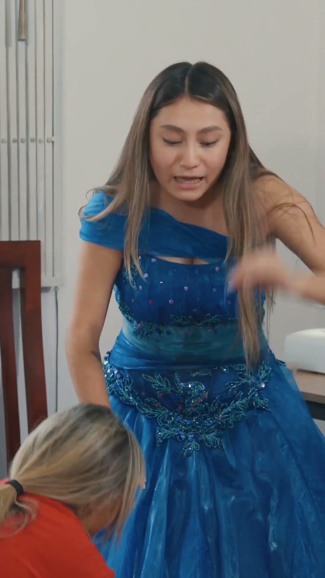 Su mamá le hizo su vestido de 15 años y lo tiró a la basura #luzmaria #viral #historias