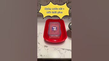 Nắp hộp lock2 bị hít chặt, lõm cả nắp do lò vi sóng.