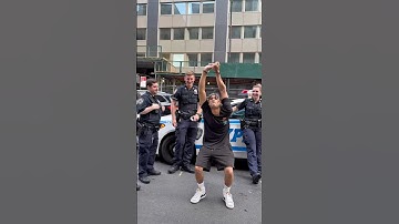 Only in New York!👮🏻‍♂️ #vtyellow #nypd #nyc