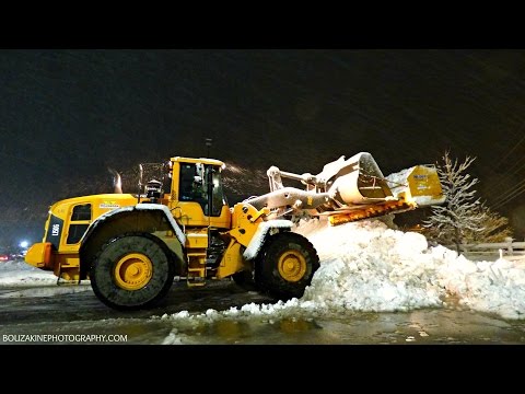 Volvo L150G Removing Snow