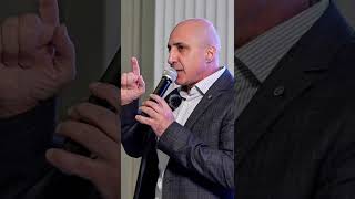 О ЧЕМ НАШУМЕВШАЯ КНИГА ПАДАЙ ВВЕРХ? #shorts #книги #артуркарапетянспикер #книгападайвверх #мотивация