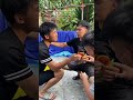 cậu bé đói ăn xin đồ ăn và cái kết #shorts