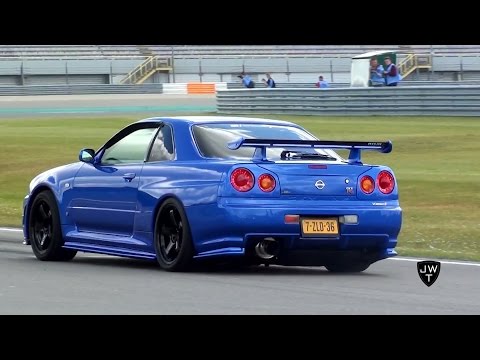 Nissan Skyline R34 GT-R V-Spec Accelerations On Track! Exhaust Sounds!