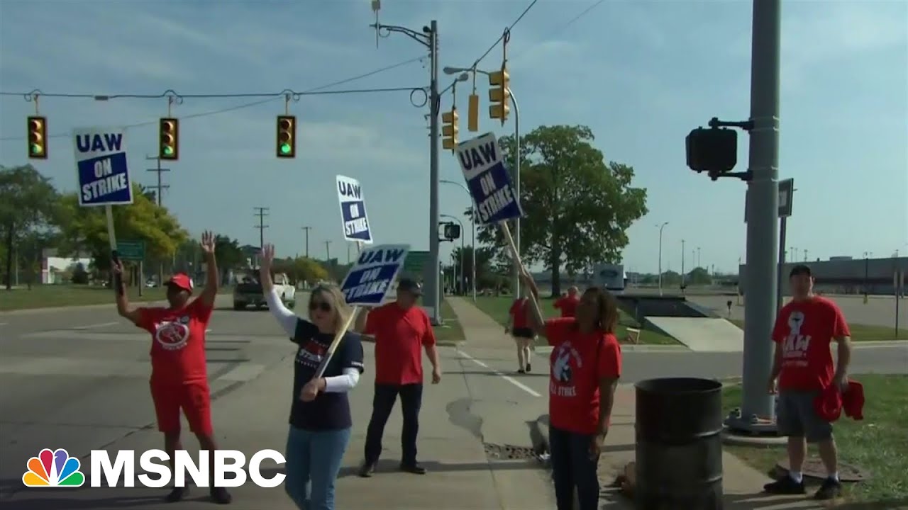 Read more about the article Pres. Biden to picket with UAW workers this week – MSNBC