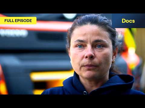 Recovering A Written Off 20-Tonne Digger From The Thames 🚜 | S1, E8 | Trucking Hell