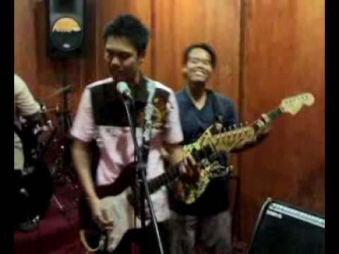SERAGAM HITAM - EIGHT DIMINISHED