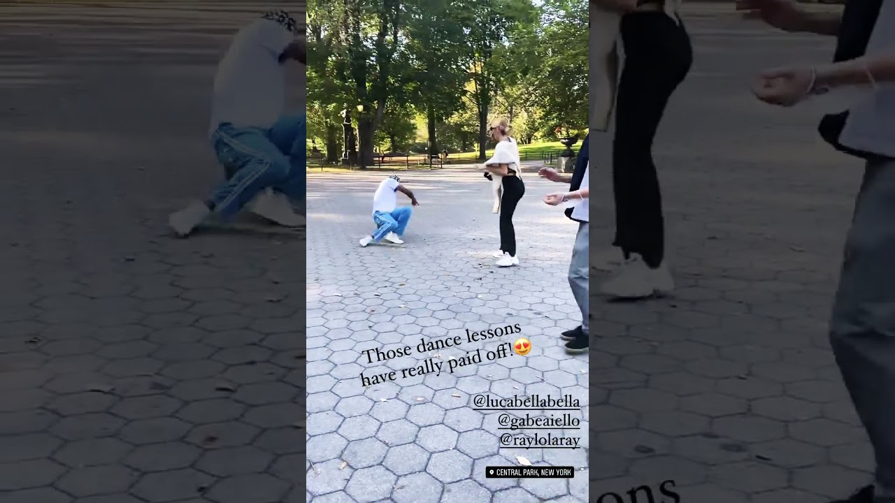 Jennie Garth with her daughters