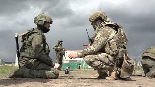 Штурмовики отрабатывают программу боевой подготовки.#army