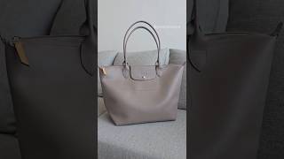 My favorite airport bag 😍 Longchamp Le Pliage City large tote in Taupe #bag #longchamp #travel