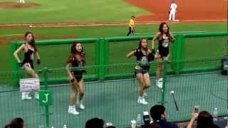 20130327 兄弟 vs 義大 犀睛女孩六局換場表演