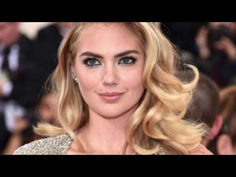 Video: Kate Upton Čistá hodnota: Wiki, vydatá, rodina, svadba, plat, súrodenci