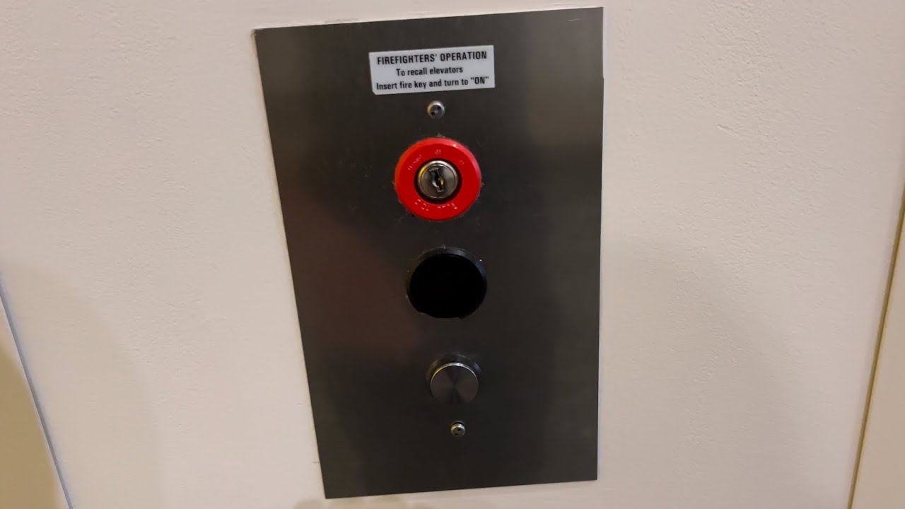 Elevators Are Awesome (The Awesome Series) (English Edition