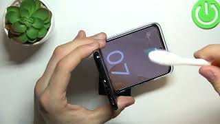 How to Clean the USB Port of MOTOROLA Razr 40 Ultra Phone with a Toothbrush screenshot 3