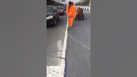 crack sealing machine