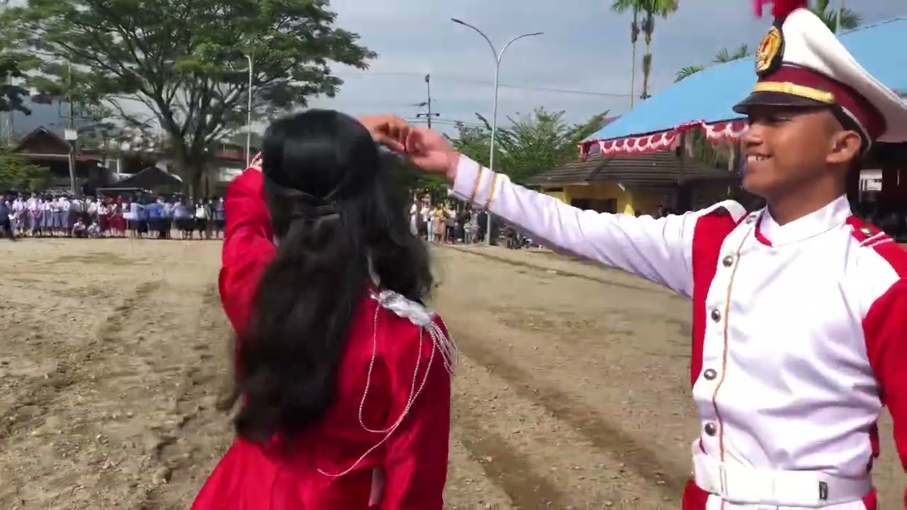 Penampilan juara 1 Marching Band tingkat SMA di Toraja Utara pasca upacara HUT ke-77 Kemerdekaan RI