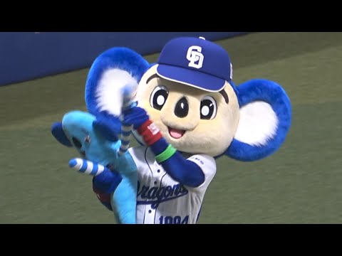 尊敬する志村けんさんの命日にBIGモケケと一緒に"変なおじさん"をするドアラ (2022/03/29)