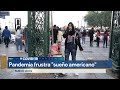 Venezolana canta en las calles del centro de Monterrey para salir adelante