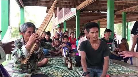 Tiếng ken và tiếng hát người Vân Kiều sống ở đất nước bạn Lào