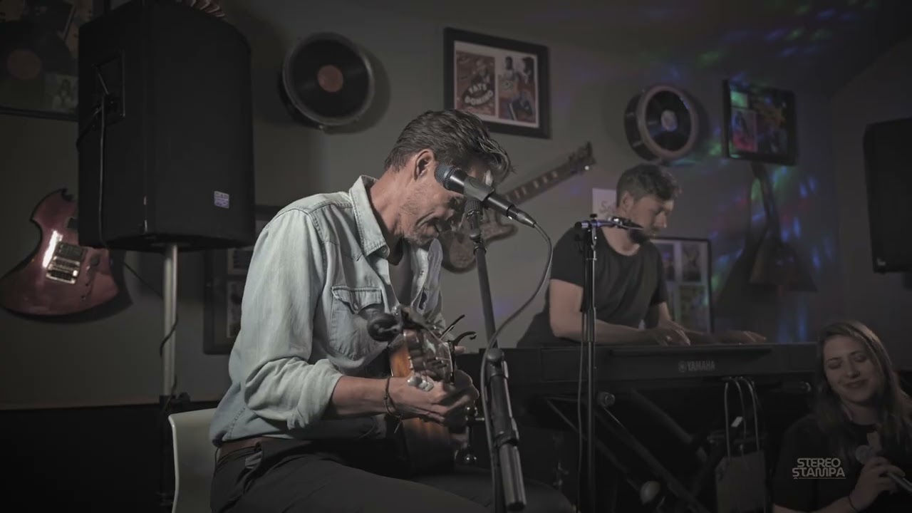 White on white @ Sofar Zagreb - Whatever it takes