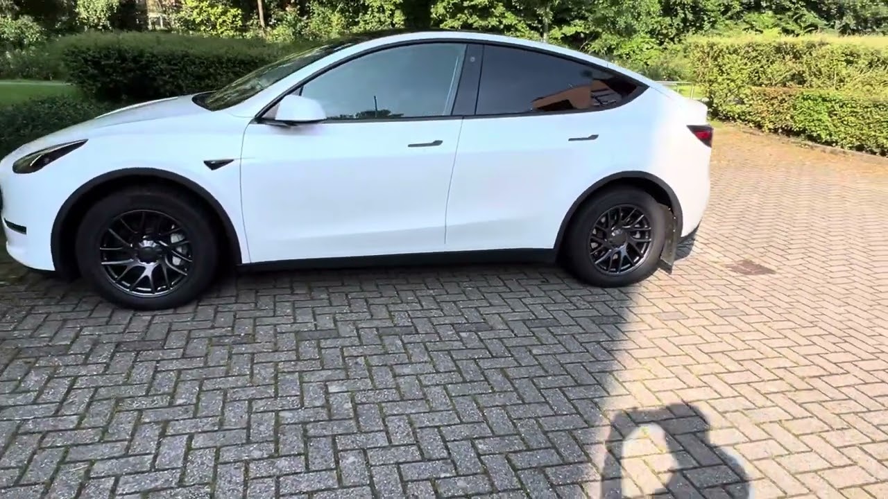 18 inch Tesla Model 3 Highland Photon wheels on ‘23 Model Y