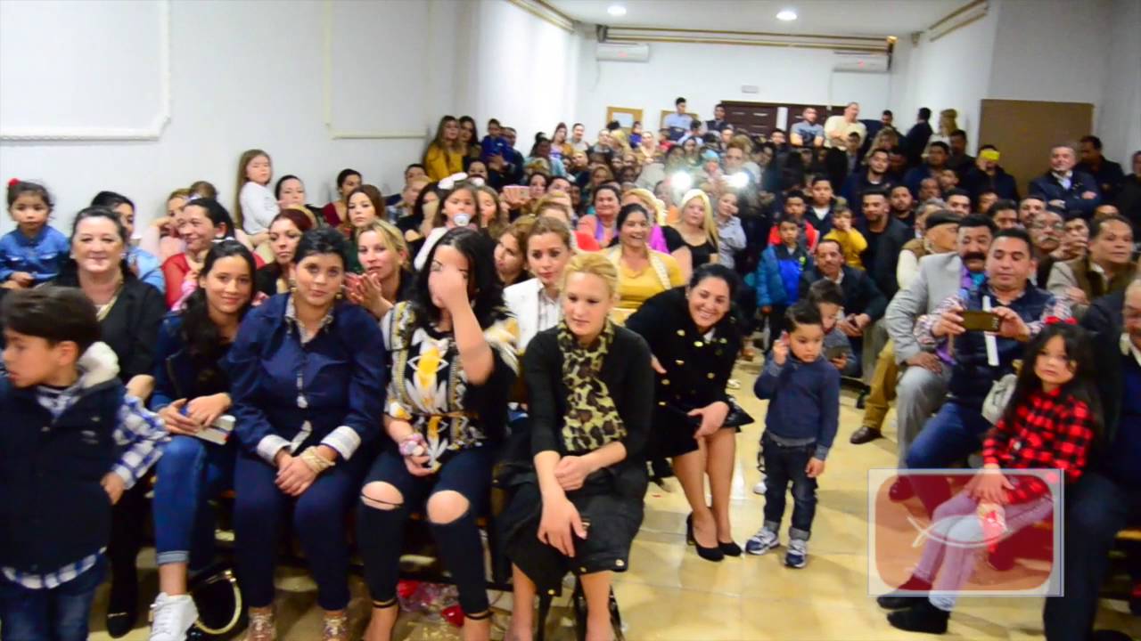 danzas de la iglesia los focos de niñas juveniles (bendición) coro de león