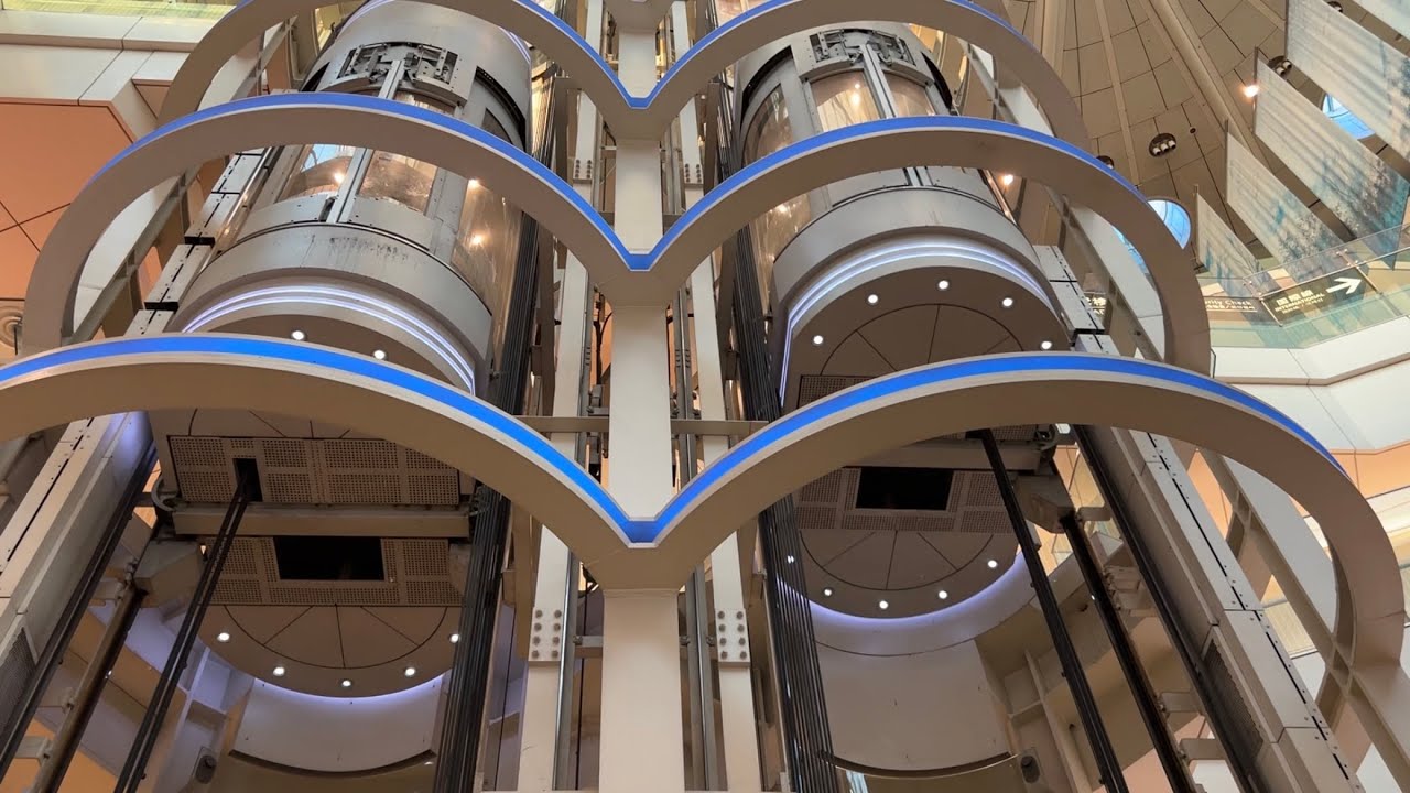 【円形】羽田空港第2ターミナルのエレベーター/Haneda Airport Terminal 2 Elevator