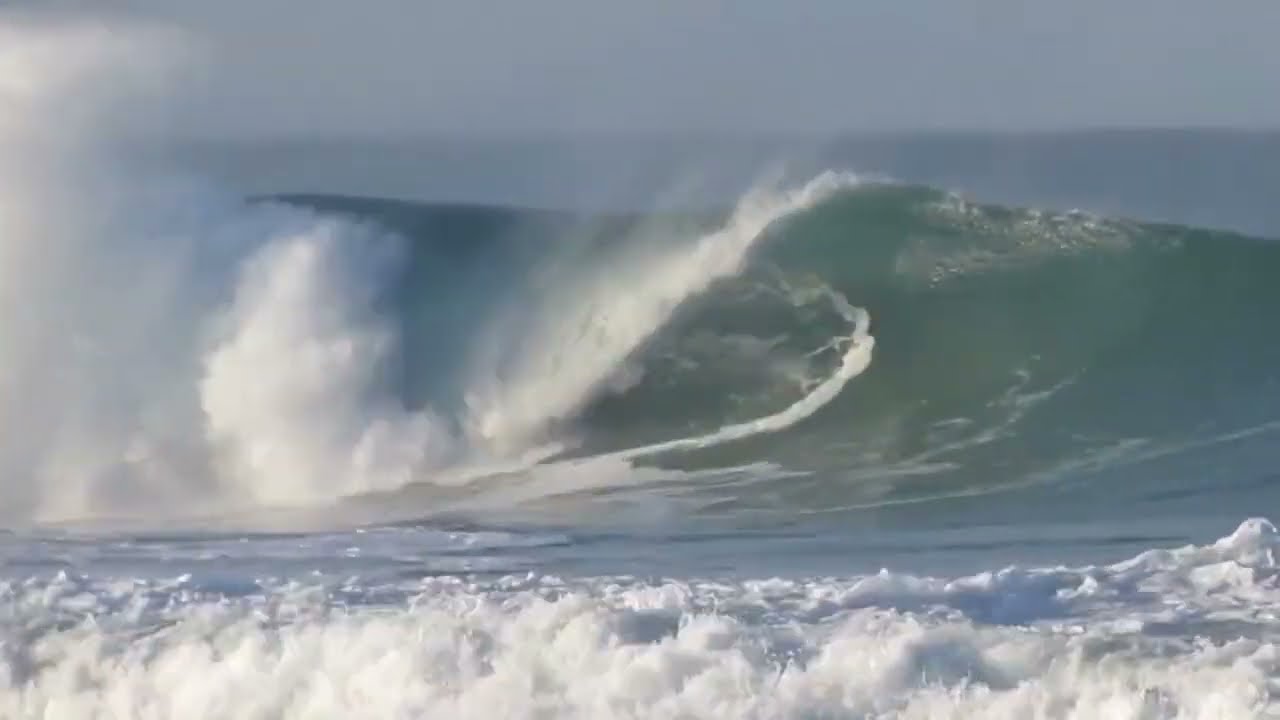Surfando ao Ritmo: Um Vídeo Épico de R&B e Surf