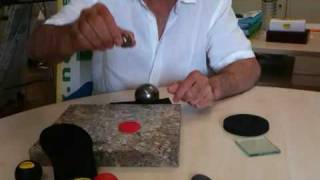 Famous Noene shock absorption demo - Démonstration de l'amortissement des Semelles Noene Wealth