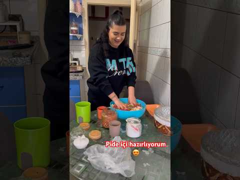 Pide içi hazırlıyorum😍içinde bişey eksik sizce ne? #tarif #vlog #pide #shortvideo