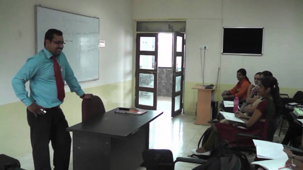 LECTURE ON RETAIL MANAGEMENT BY PROF. ROOPESH RAO - YouTube