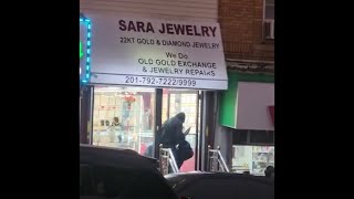 Jewelry store robbery in Jersey City caught on video