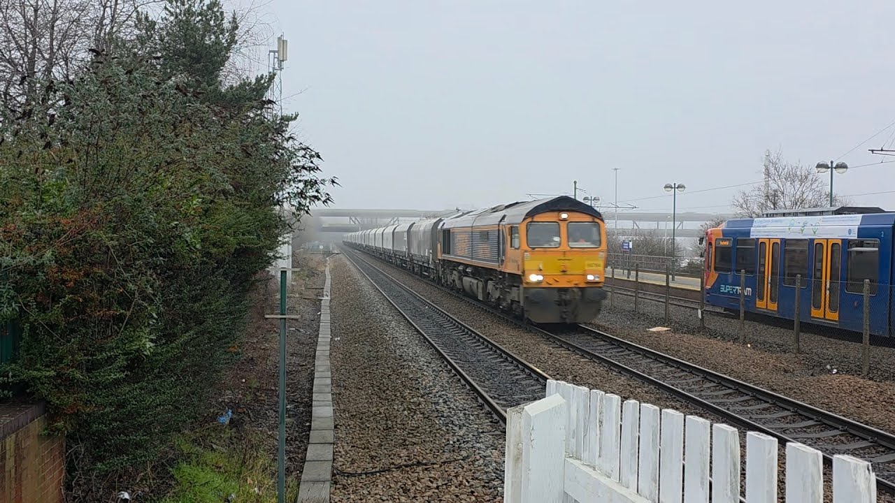 66764 Major John Poyntz powering through Meadowhall railway station 2026