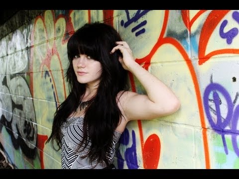 How to Style a Front Fringe/Bangs - YouTube