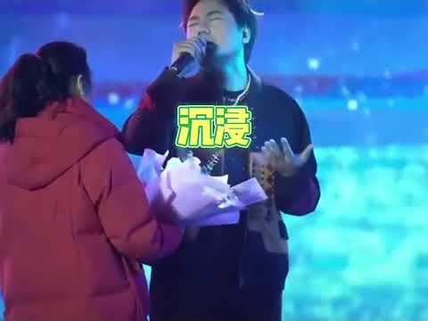好真诚的歌手，好真诚的歌迷，粉丝短短十几秒想了八百种应对方法