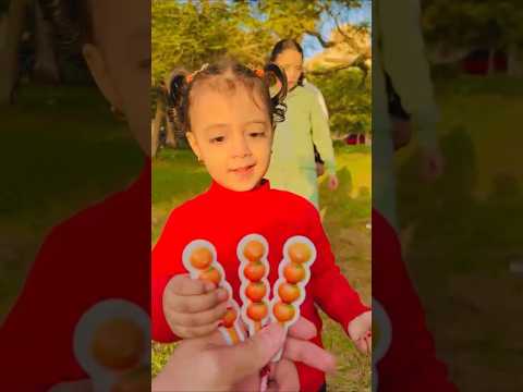 البيبي الصغنن اكل اللبنات