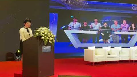 Chengdu Worldcon bidding chairman Xiaolan Liang  made a speech at Chinese sci-fic Nebula Awards