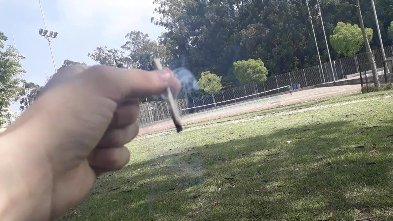Dando um role no parque, fumando um