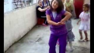 Melis Roman Avs Sor Cicekci Kiz 2010 Kumsal