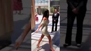 Kim kardashian out in La (paparazzi footage)