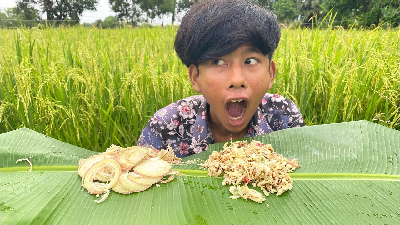 Eat rice mixed with banana paste.🥬🌶🔥🥵