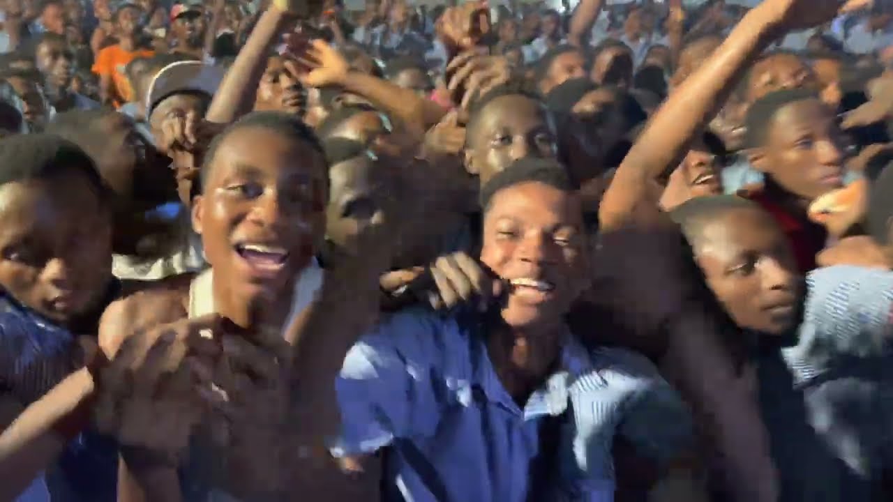 KWAKU DMC LIVE AT OSEI TUTU HIGH SCHOOL SRC WEEK ( PERFORMANCE VIDEO)