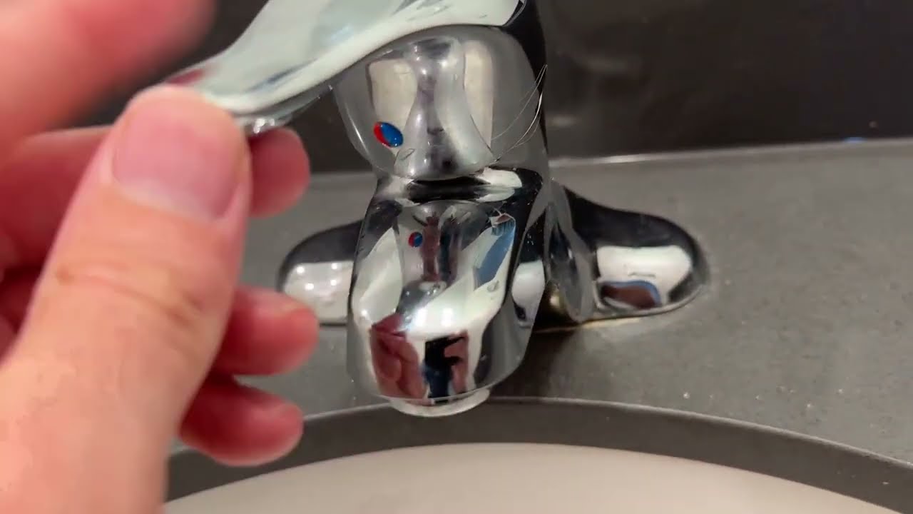 Moen Chateau Chrome One Handle Low Arc Bathroom Faucet with Drain Assembly Review