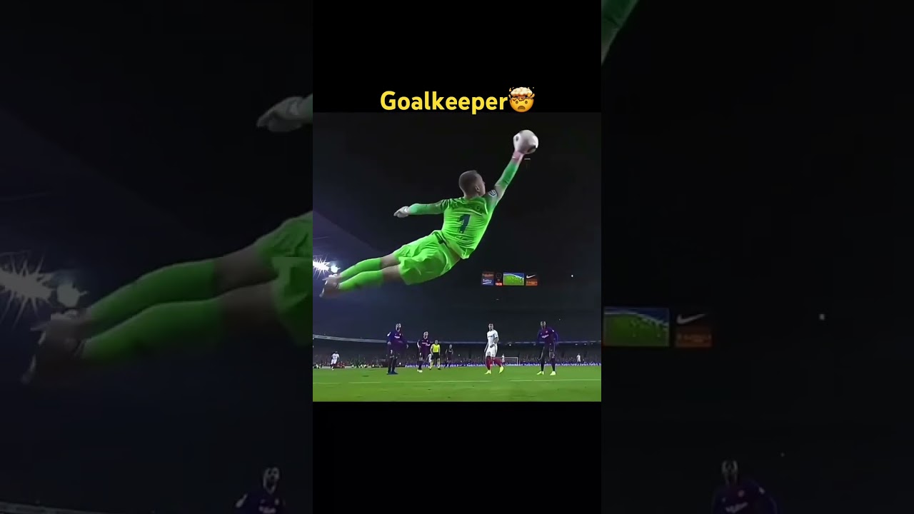 Goalkeeper skills🤯 #football #shortsviral #skills #shortvideo #fypyoutube #goalkeeper #soccer #foot